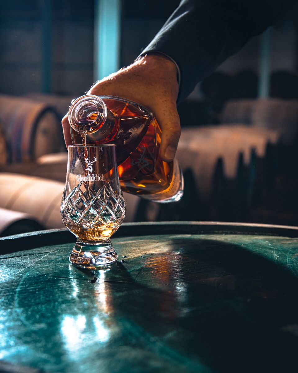 Glenfiddich Whisky being pared into a Glenfiddich glass