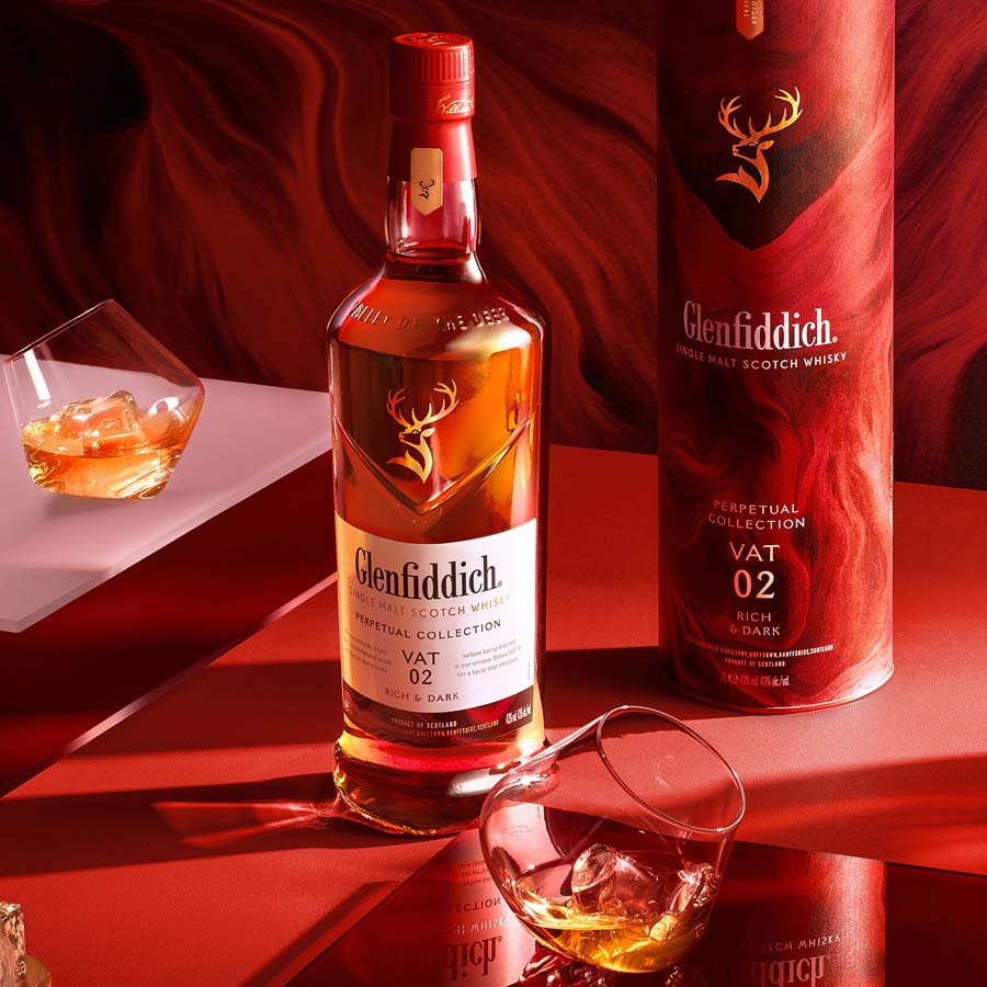 Glenfiddich Perpetual Collection Vat 02 Whisky bottle, case and glass
