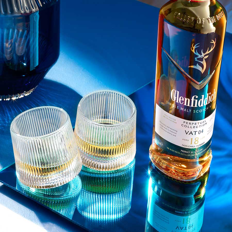 Glenfiddich Perpetual Collection Vat 04 Whisky bottle with glass